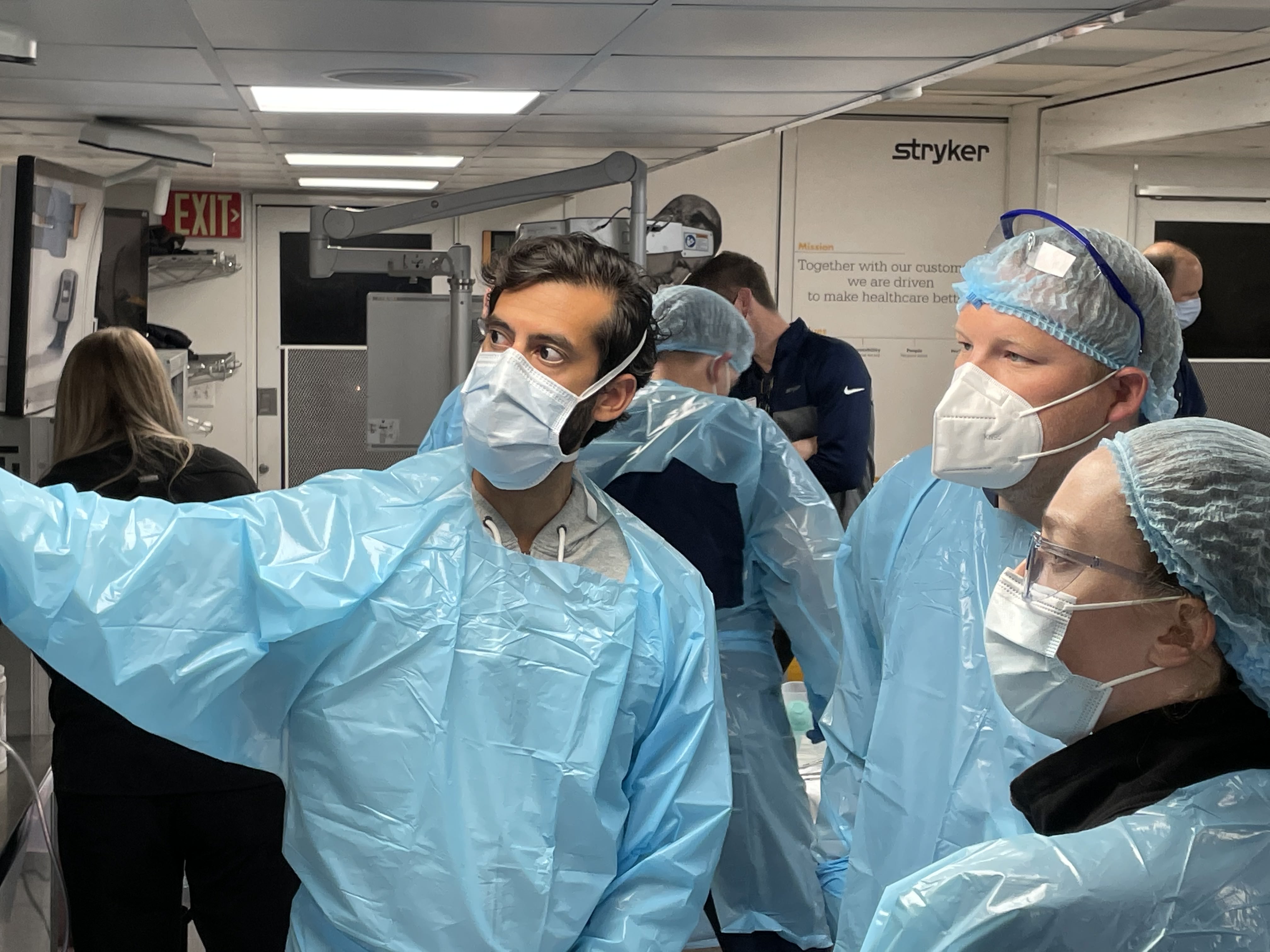 Dr. Saini teaches proper orientation of the endoscope compared to surgical instruments.