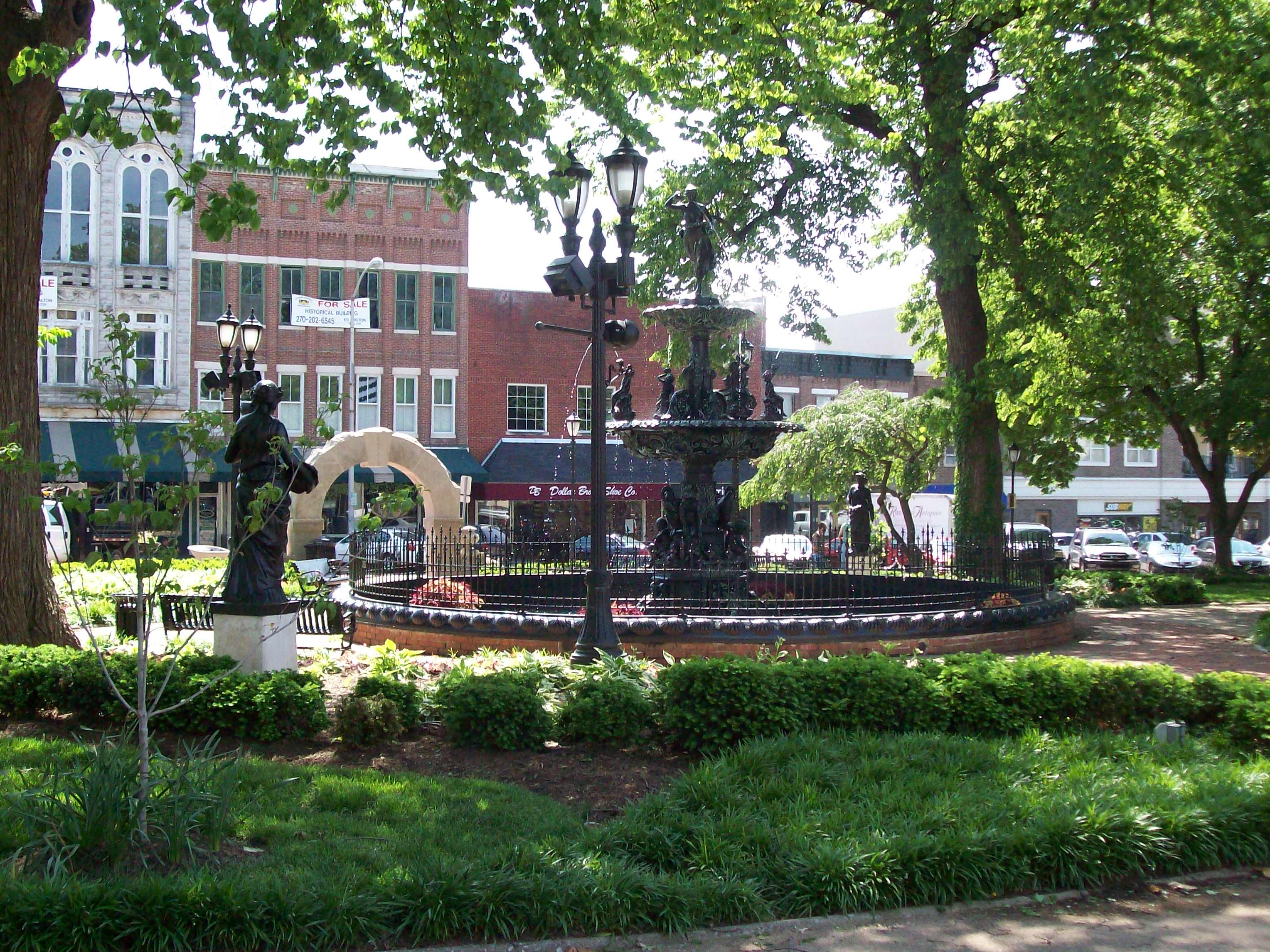photo of downtown Bowling Green