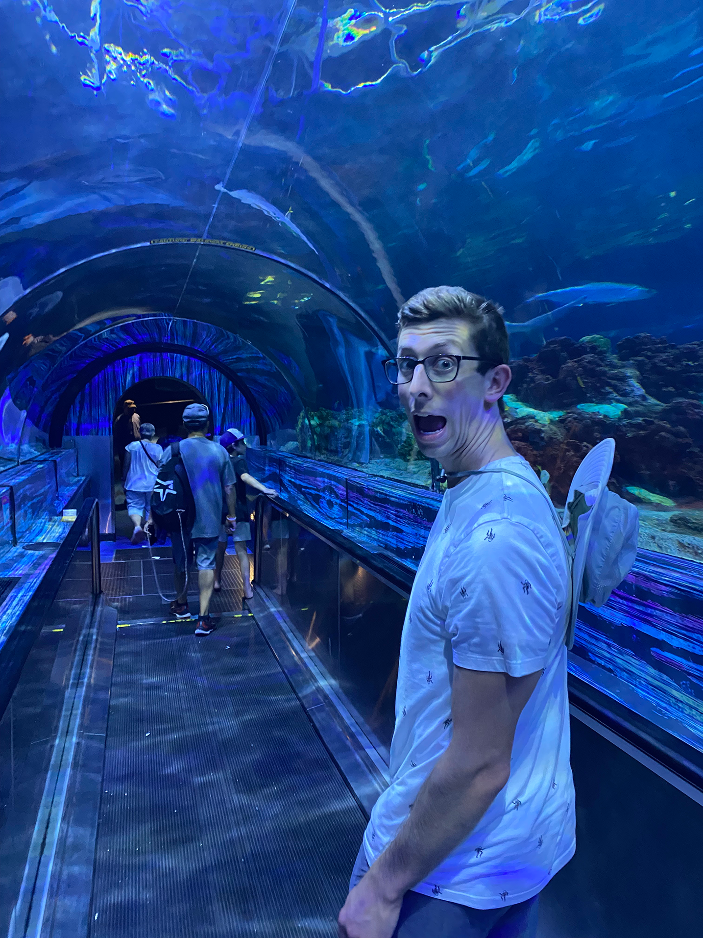 Brenden Garrett making a goofy face while at the aquarium