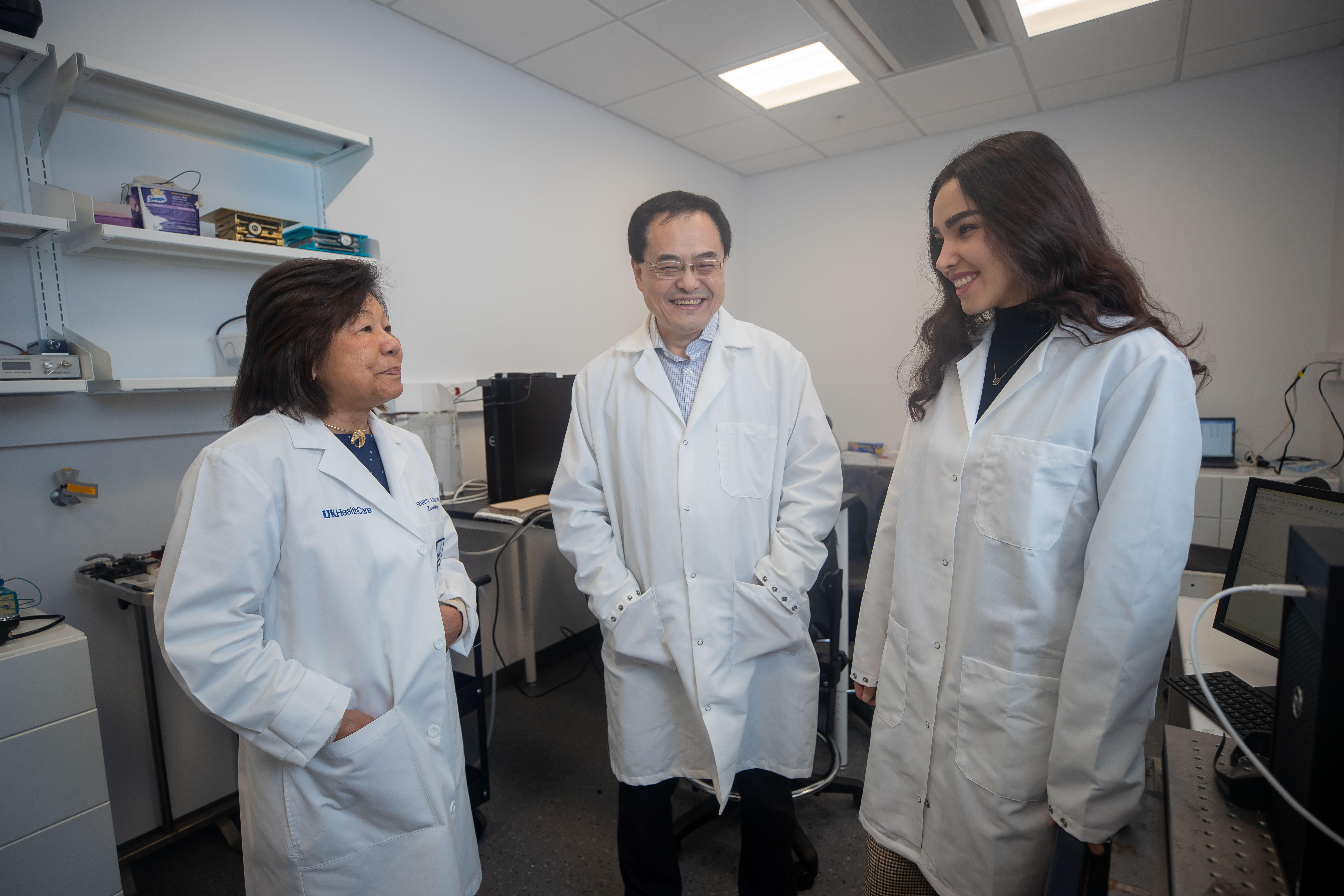 Faezah Akbari (far right) with mentors Guoqiang Yu, Ph.D. (middle) and Henrietta S. Bada, M.D. (far left).