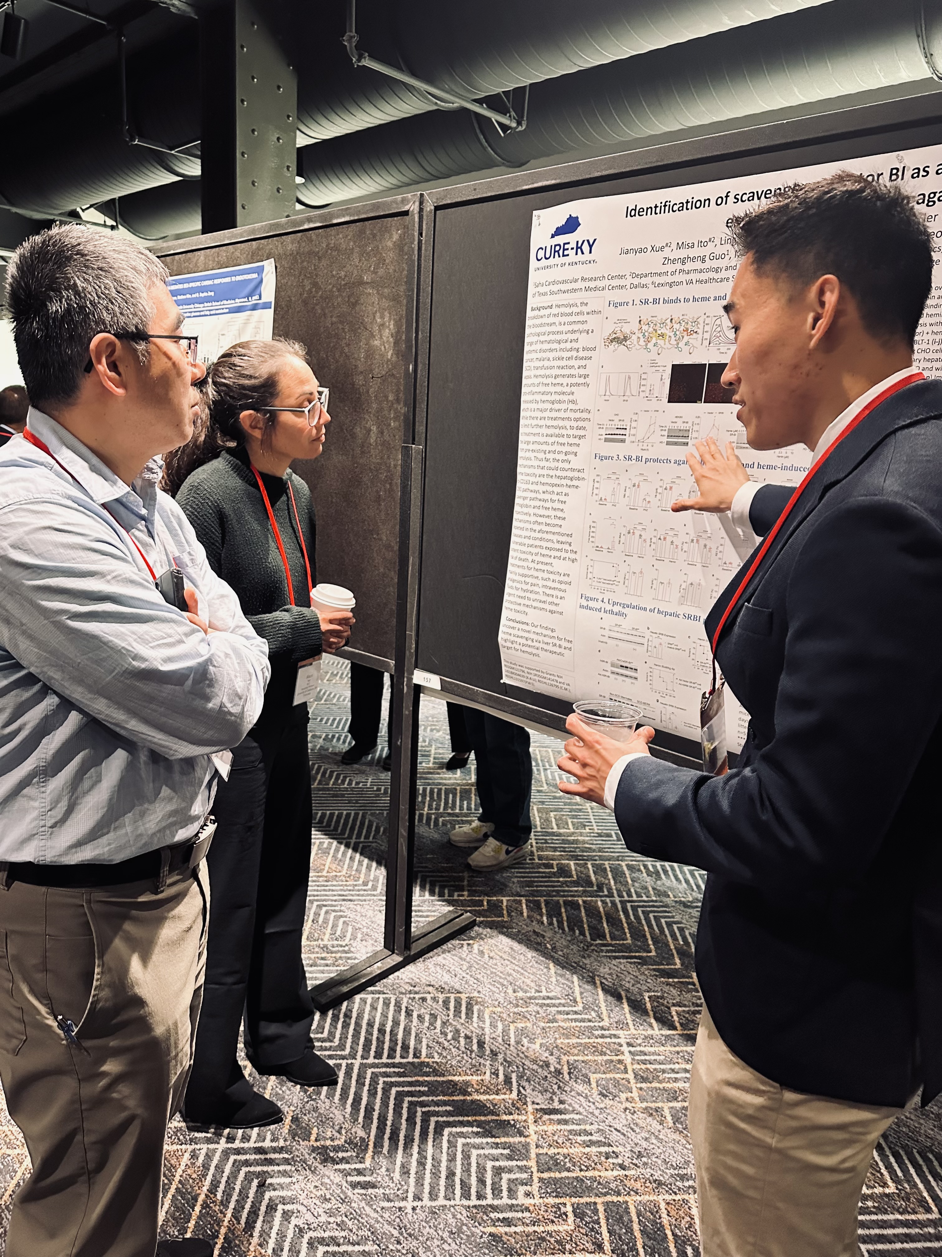 Jimmy Xue receives valuable feedback from experts and colleagues during the 48th Annual Shock Society Conference. 