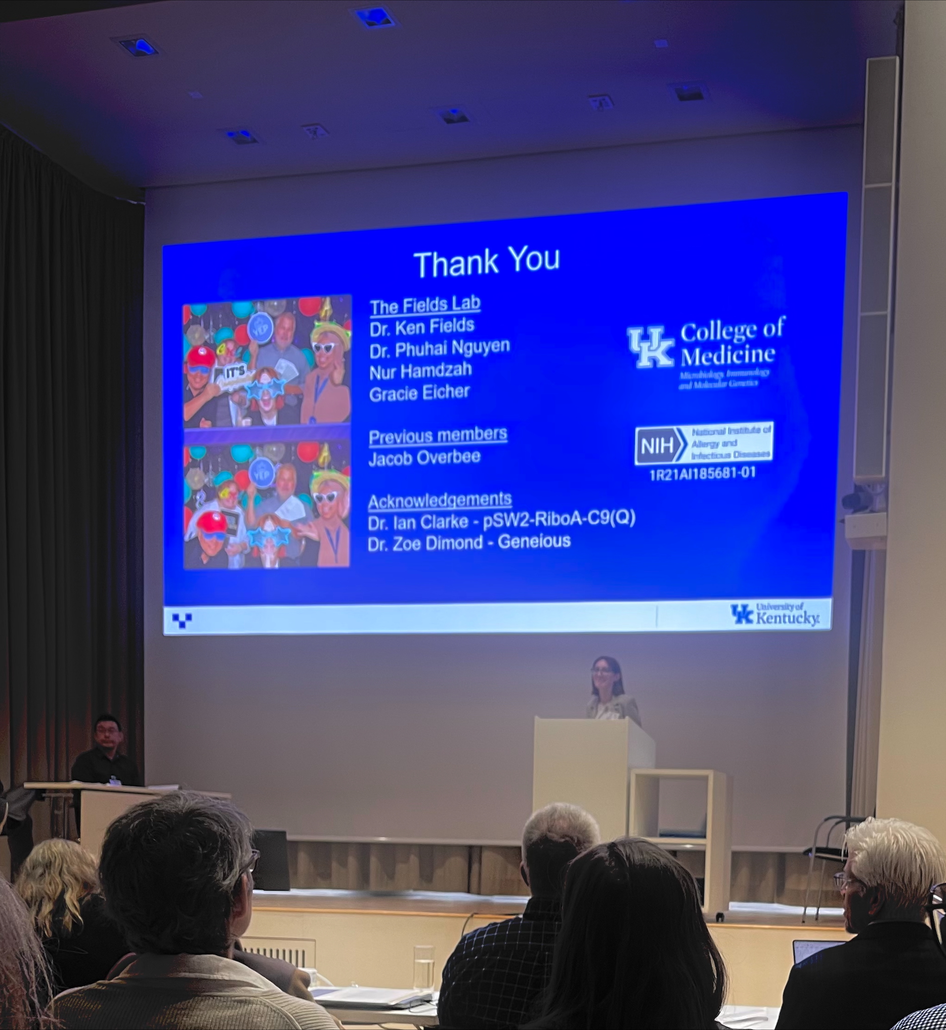 Caroline Hawk presenting work from the Fields Lab. 