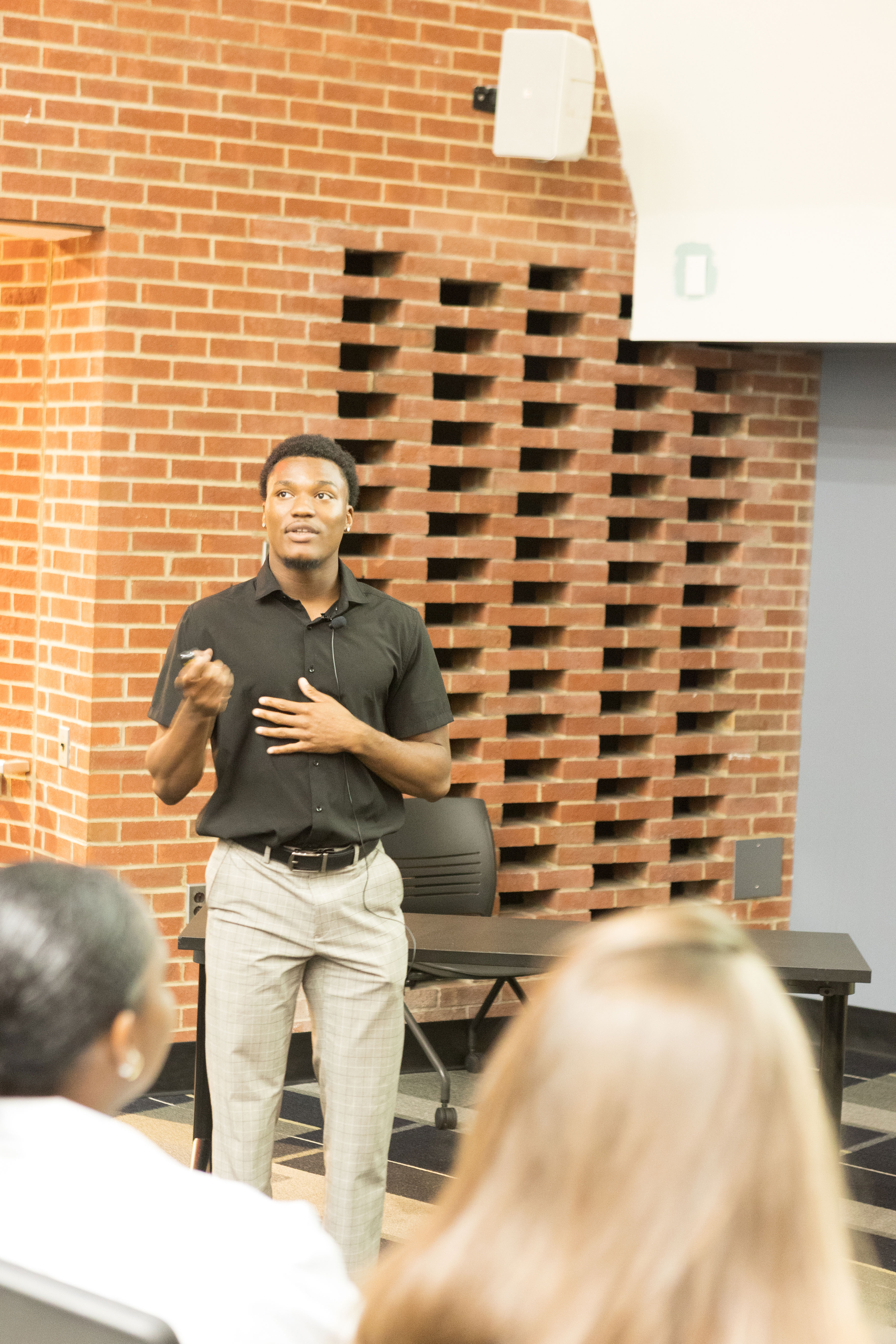Xavion Wallace presents research during the 2025 AARTS Symposium