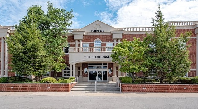 photo of exterior front of cardinal hill hospital