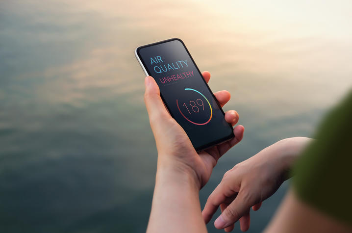 hand holding a cell phone