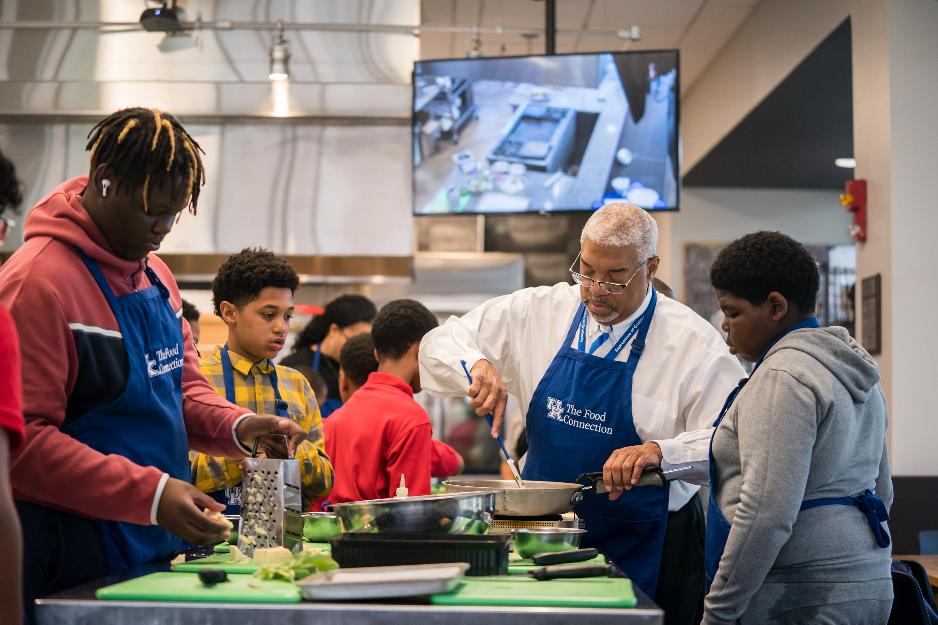 Darwin Conwell teaching how to make veggie quesadillas