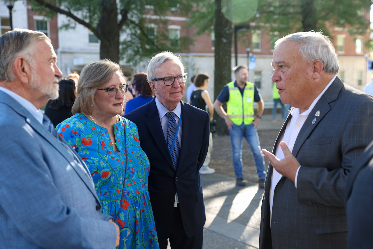 Turner CEO talks to Phil and Trudy Tibbs, Dr. Rankin