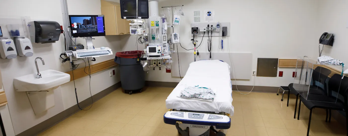 standard patient room in the emergency room. Learn more about UK emergency medicine residency.