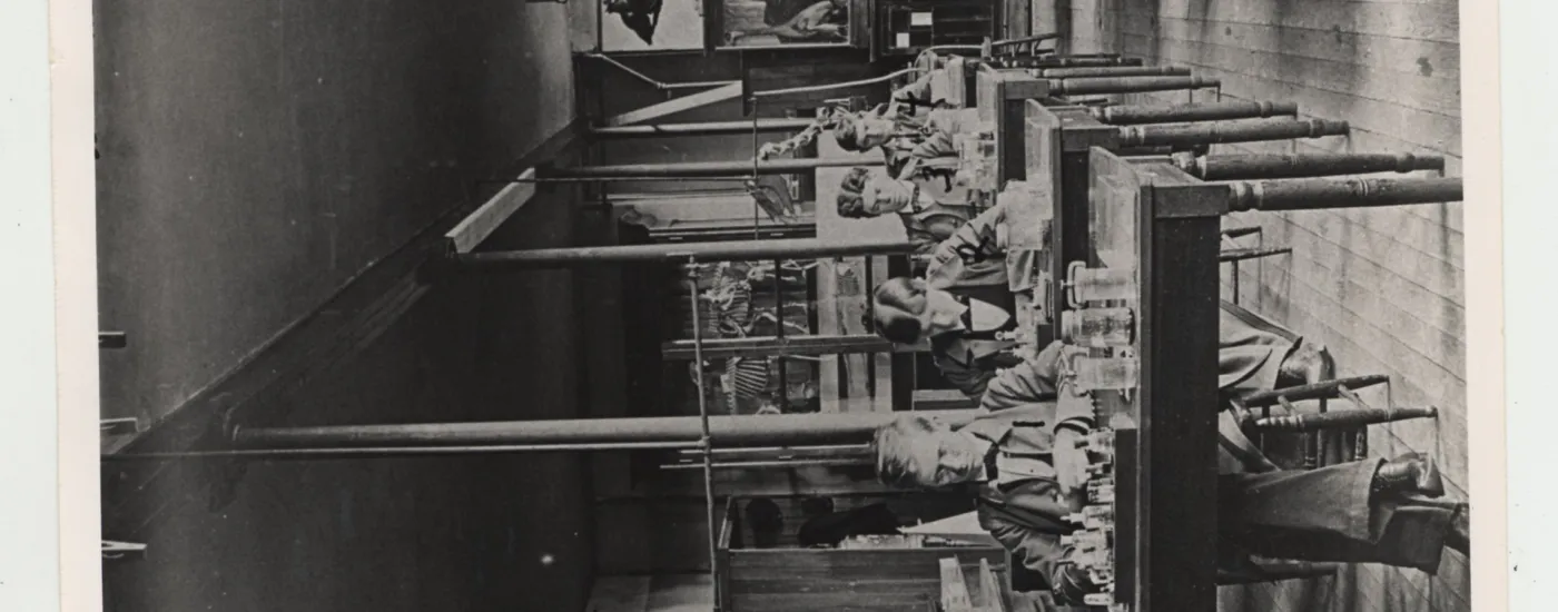 Physiology class being taught in early 20th century