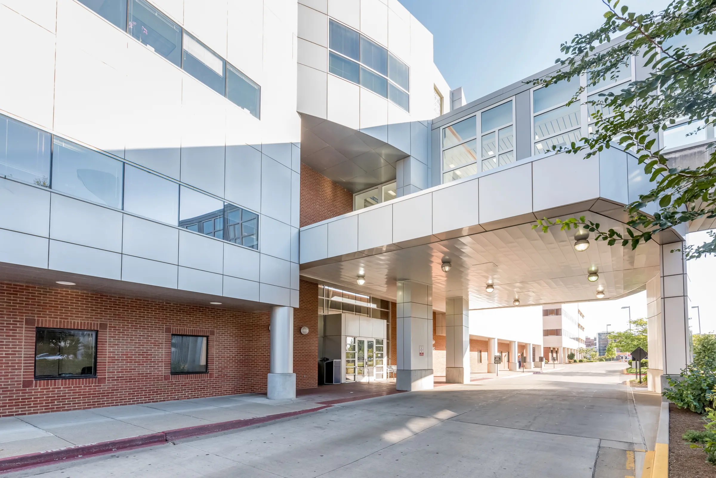 outside view of Kentucky Clinic