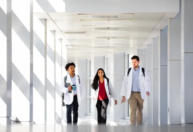 UK students walking through Chandler Hospital