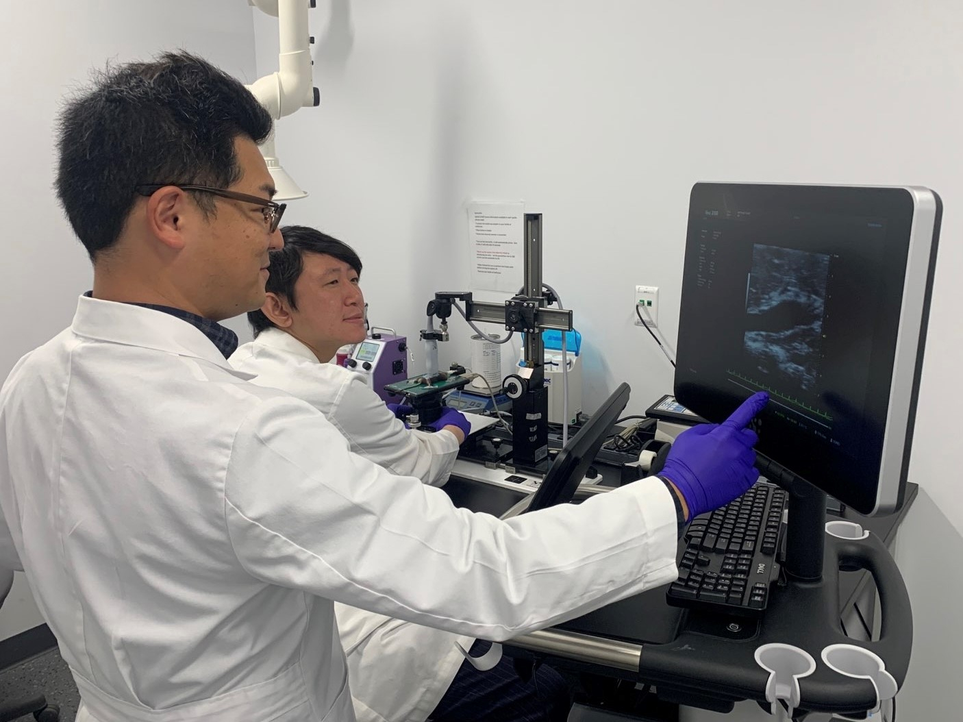 Hisashi Sawada, PhD and Sohei Ito, PhD use the Ultrasound Core equipment