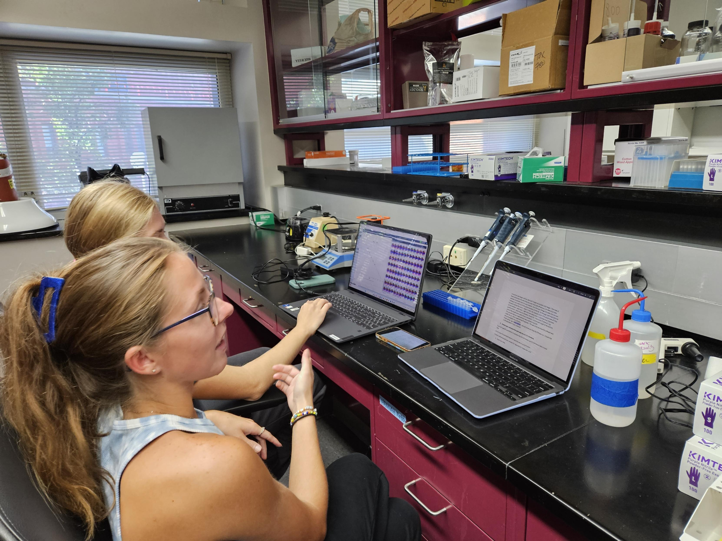 Analytical Genetics student using Real-Time PCR to measure the DNA concentrations of forensic DNA samples.