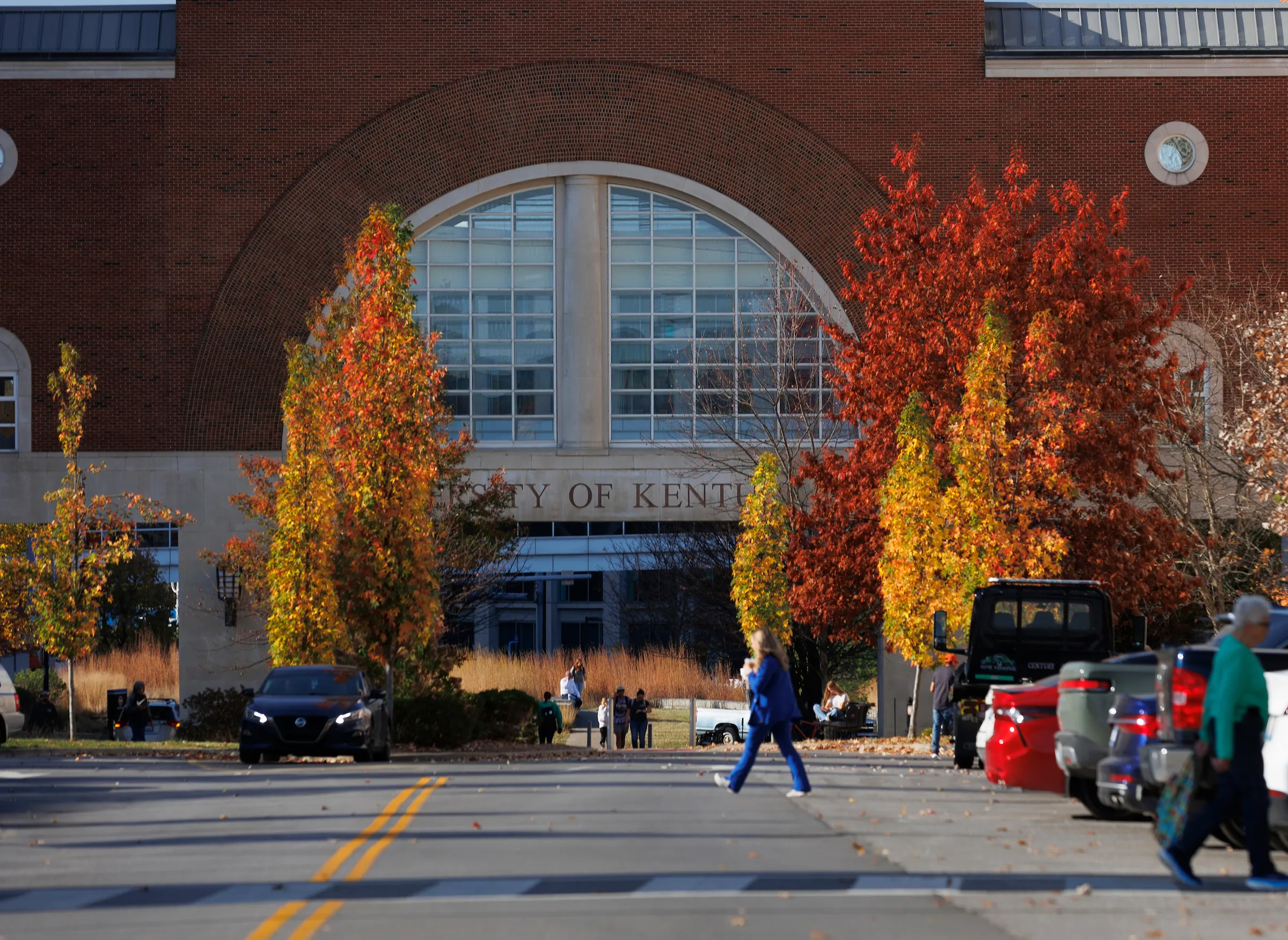 picture of the outside UK hospital 