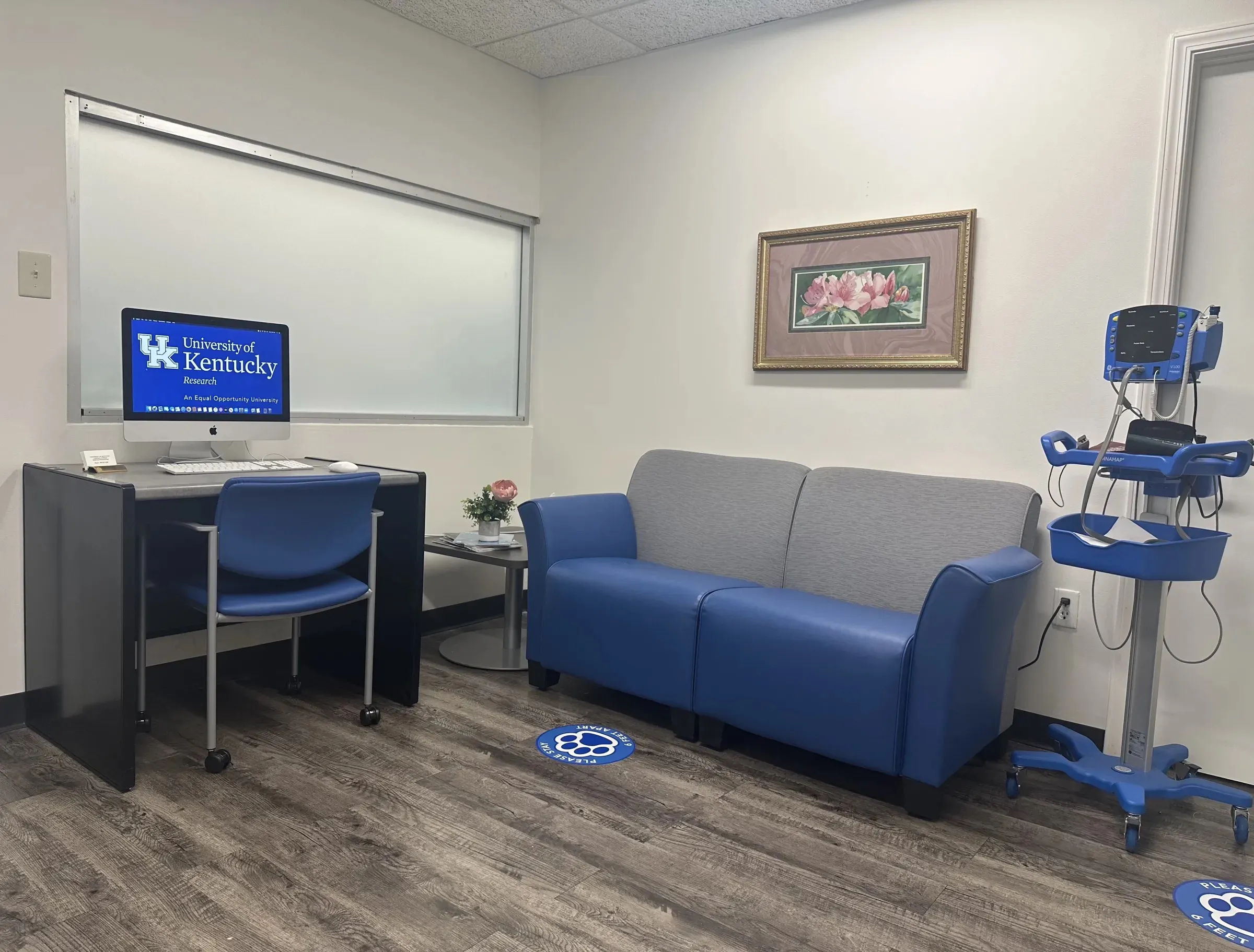 Image of the inside of a waiting room with a couch and desk