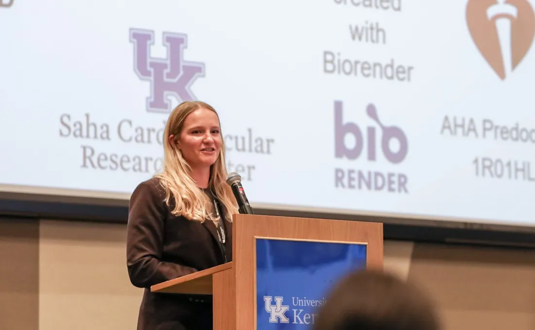Clairity Voy discusses research project.
