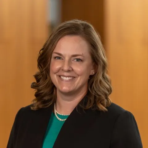 headshot of lauren greathouse