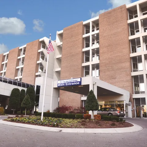 Image of front entrance of TMC Bowling Green 