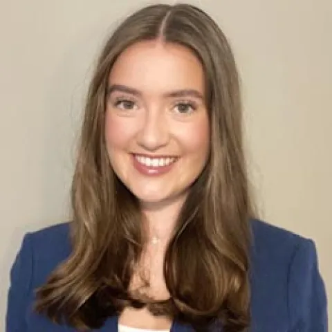 headshot of devan