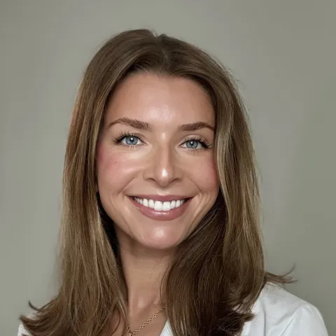 headshot of bethany