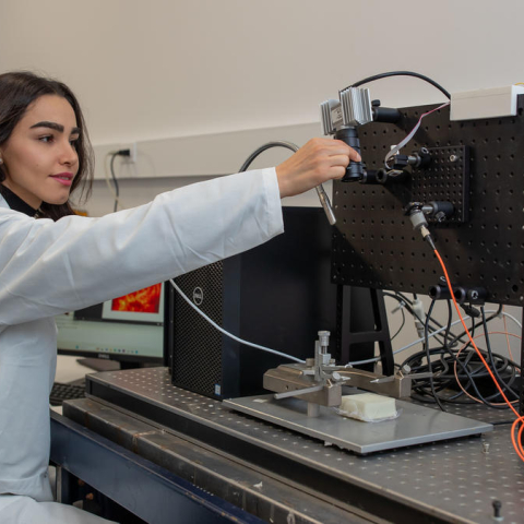 Faezah Akbari in a biomedical lab