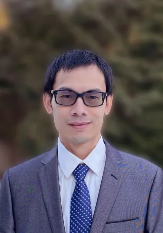 Headshot of Qingzhang Zhu in a gray suit