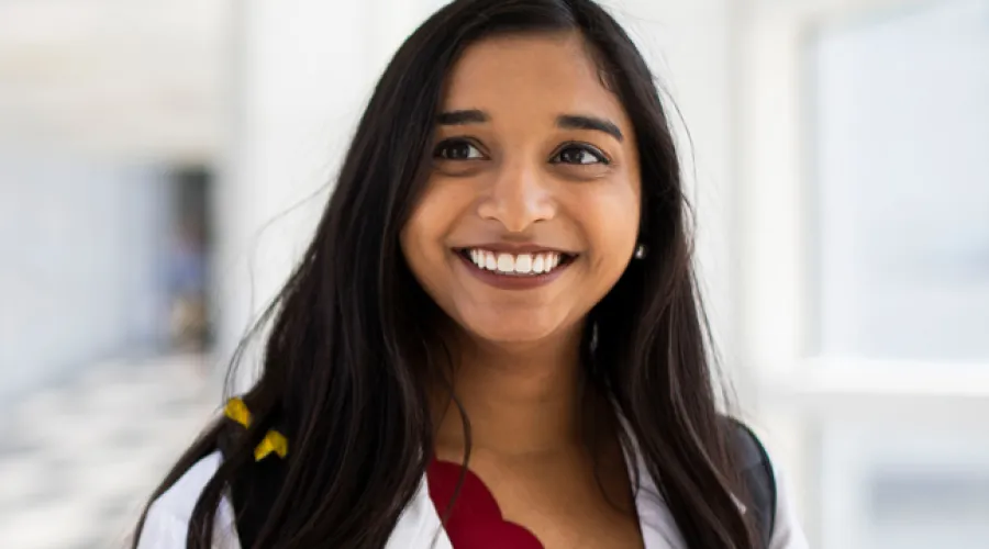 UK medical school student in Chandler Hospital breezeway