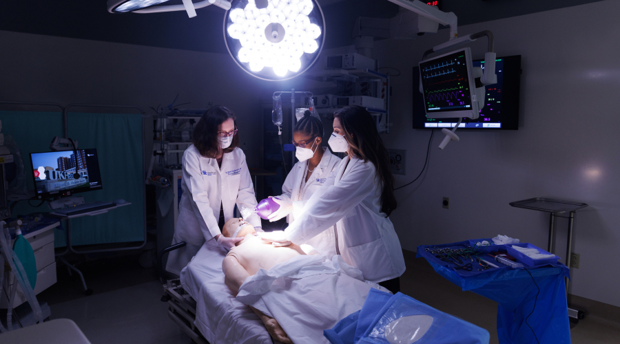 student and mentor in a simulated surgery