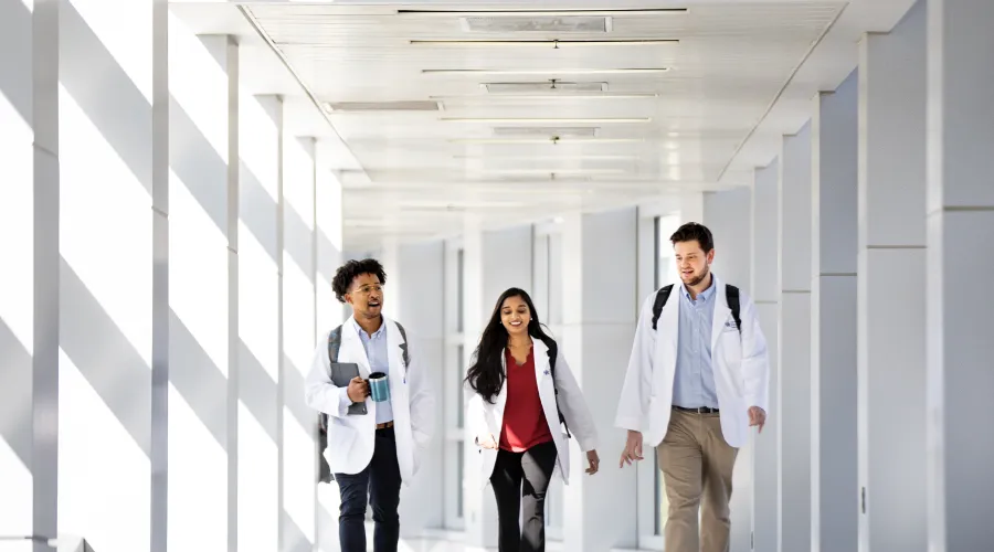 UK students walking through Chandler Hospital