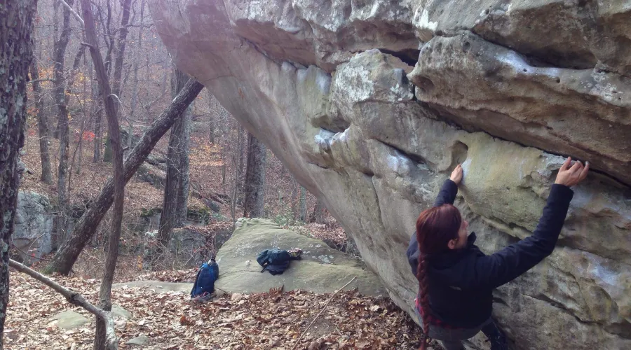 Ophthalmology resident leigh jordan bouldering outside