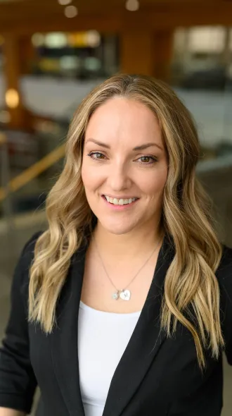 Mindy Thompson headshot