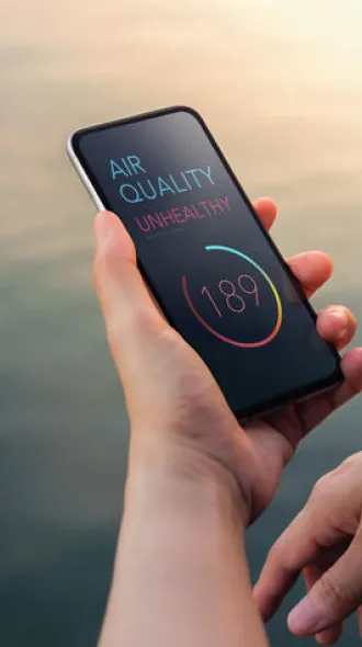 hand holding a cell phone